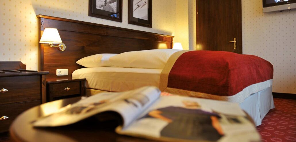 Stilvoll & traditionell eingerichtete Zimmer in unseren Hotels in Bad Gastein